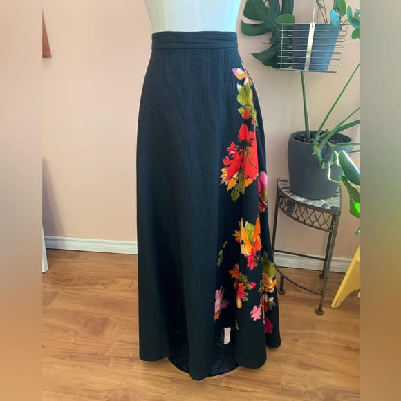 Vintage Union Label Black & Floral Appliqué A-Line Full Maxi Skirt - Picture 10 of 11